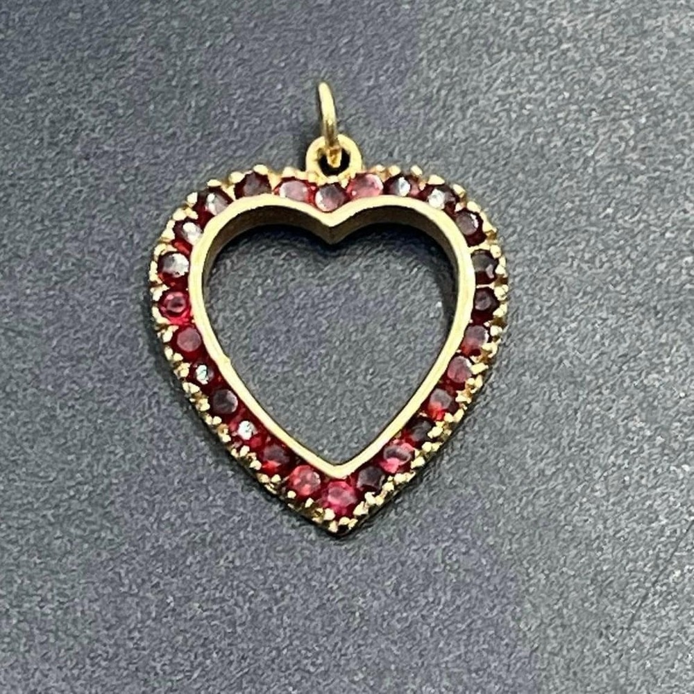 14K Yellow Gold and Round Red Garnet Open Heart Pendant Charm‎ 2.7 Grams .81 ctw
